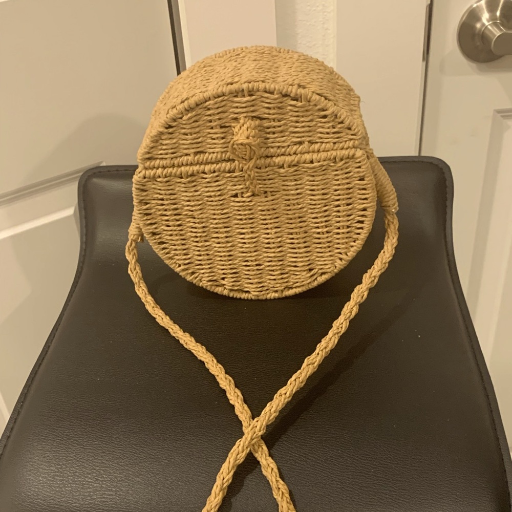 Beautiful Straw Weaved Circle Crossbody Purse